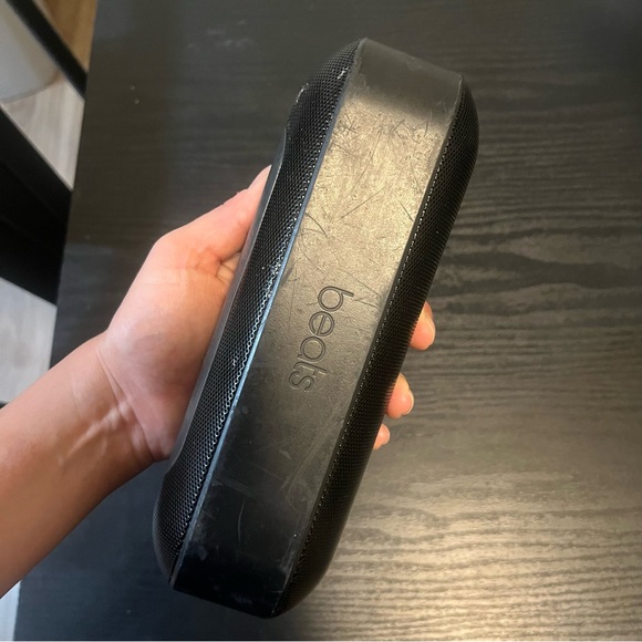 Beats Pill Wireless Bluetooth Speaker - Picture 3 of 4